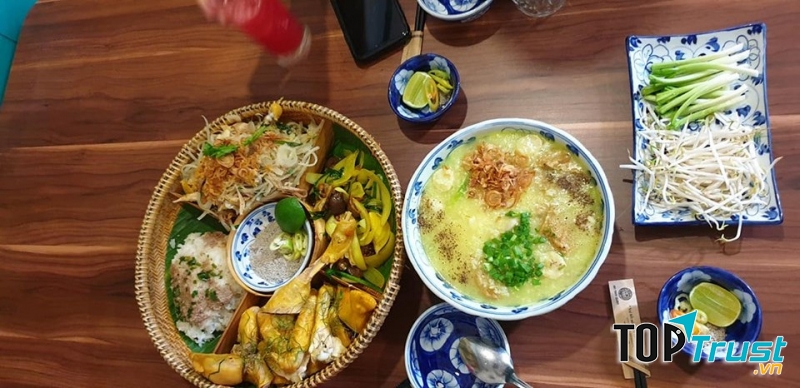 Nhà Hàng Lộc Khang
