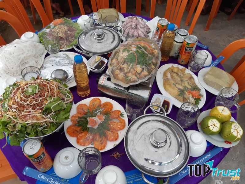 Nhà Hàng Luận Quyên