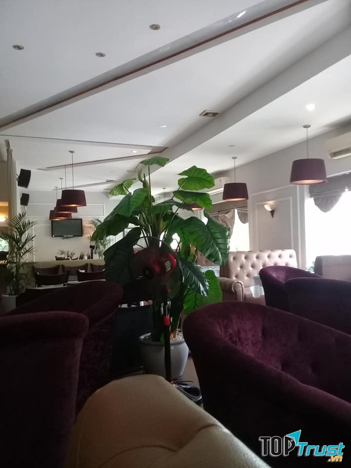 Nhà hàng Maxim’s Café