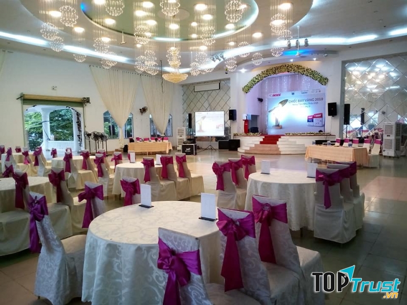 Tổ chức tiệc cưới