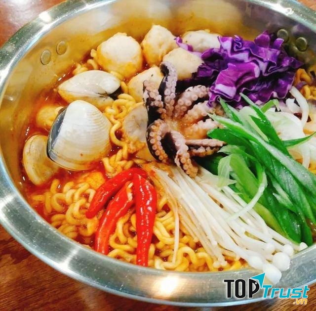 Mì udon hải sản