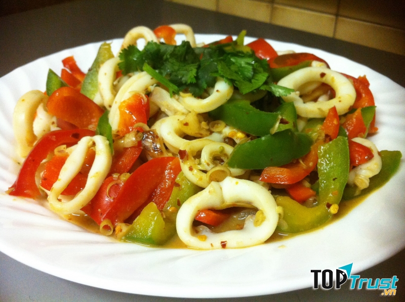 mực xào, mực hấp ở đây thì ngon lắm, không phải nhà nào cũng tạo được vị như vậy