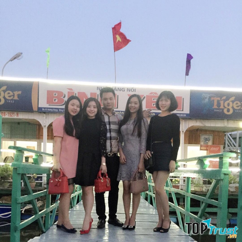 Nhà hàng nổi Bình Yên