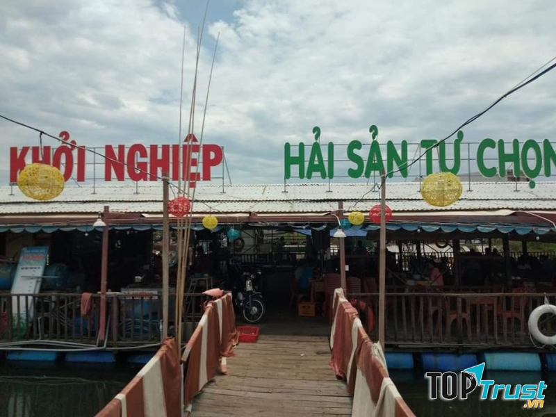 Nhà Hàng Nổi Khởi Nghiệp