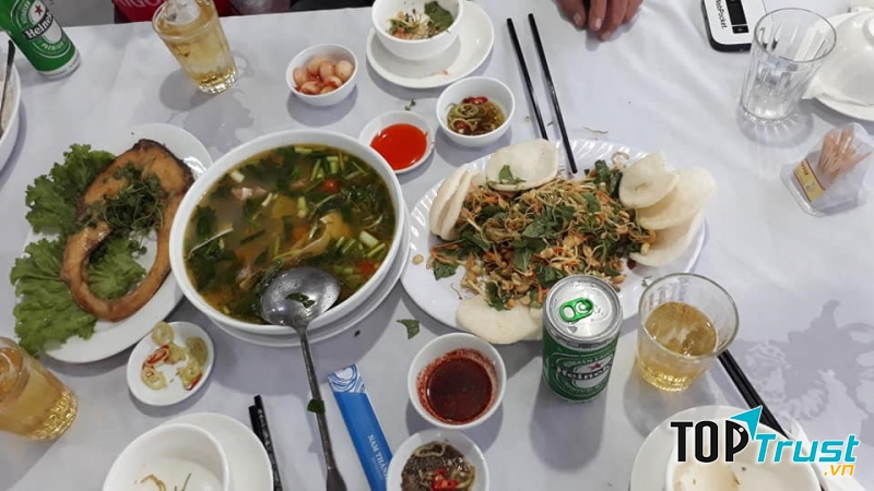 Nhà hàng nổi Phố Biển