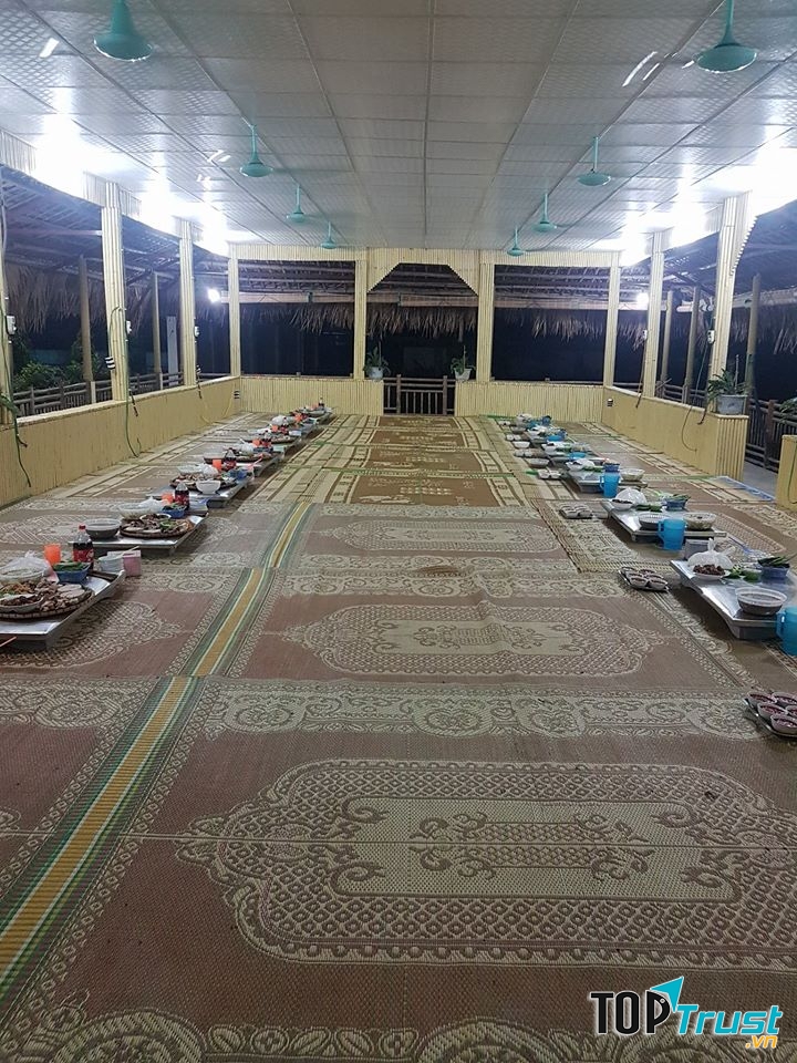 Không gian nhà hàng