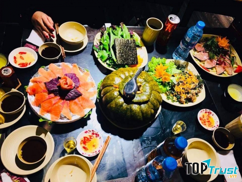 Nhà Hàng Ô QUÝ HỒ Sapa