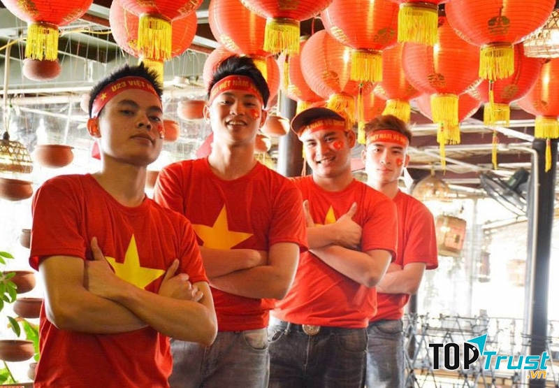 Nhà hàng Pao quán thường xuyên tổ chức những buổi xem bóng đá tại nhà hàng khi đội tuyển quốc gia Việt Nam thi đấu