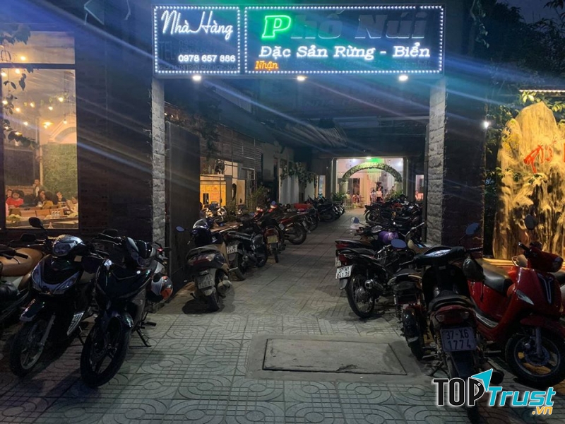 Nhà hàng Phố Núi