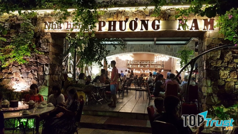 Nhà hàng Phương Nam rất lịch sự và sang trọng nhưng giá rất bình dân