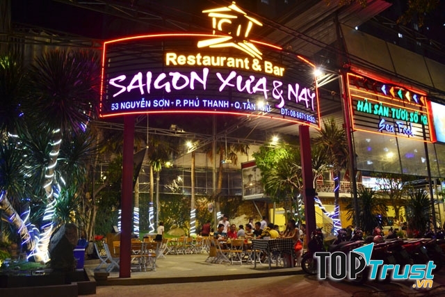Không gian và ẩm thực tại đây là sự pha trộn của hai yếu tố XƯA và NAY, giữa HIỆN ĐẠI và CỔ ĐIỂN
