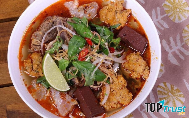 Sang Nghĩa Restaurant chuyên các món cơm, bún Bò Huế và đặc sản chuẩn Huế