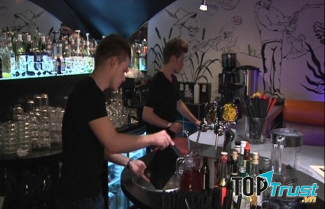 Nhà hàng sinh đôi: Twin Stars