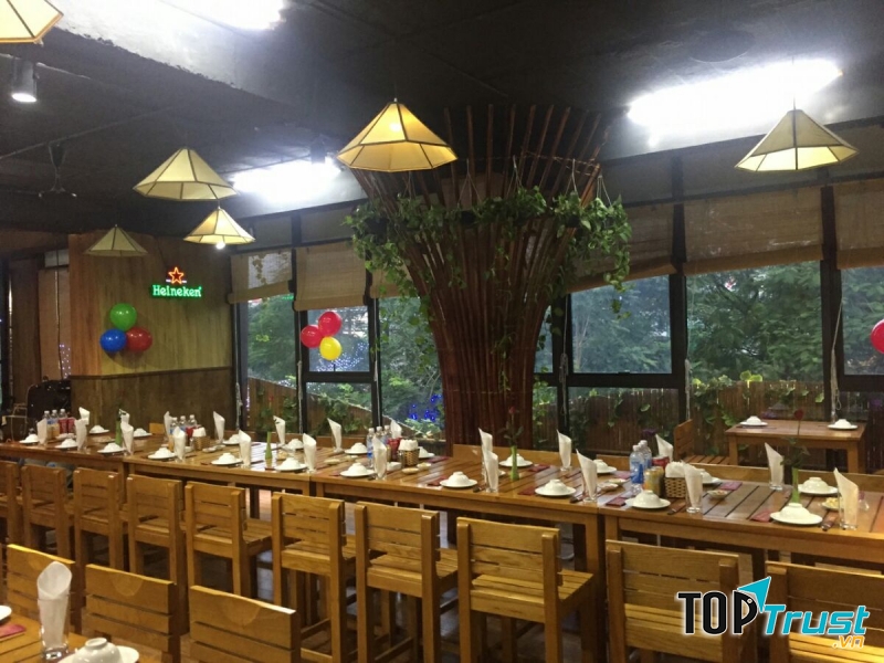 Không gian rộng rãi tại nhà hàng Sơn Thiên