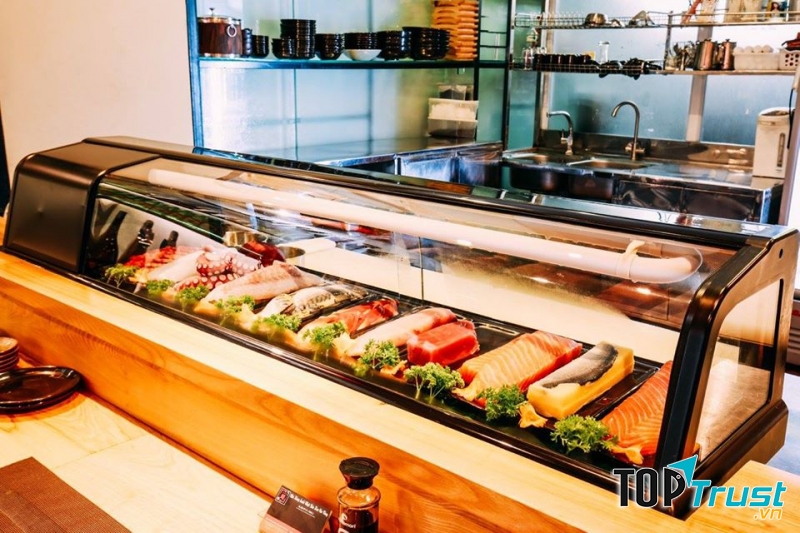 Nhà hàng Sushi Hoa Cúc Vàng