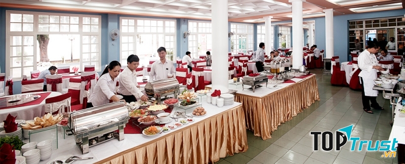 Không gian nhà hàng rất thoáng đãng, rộng rãi