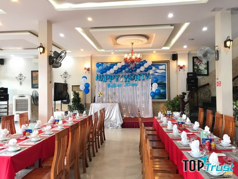 Nhà hàng Táo Đỏ