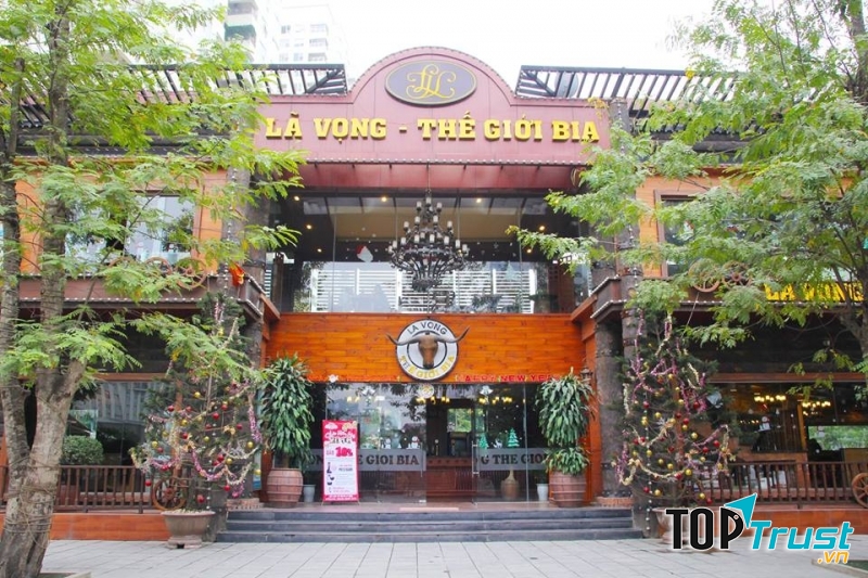 Nhà hàng Thế Giới Bia Lã Vọng nằm trong chuỗi nhà hàng Lã Vọng nổi tiếng khắp Hà thành