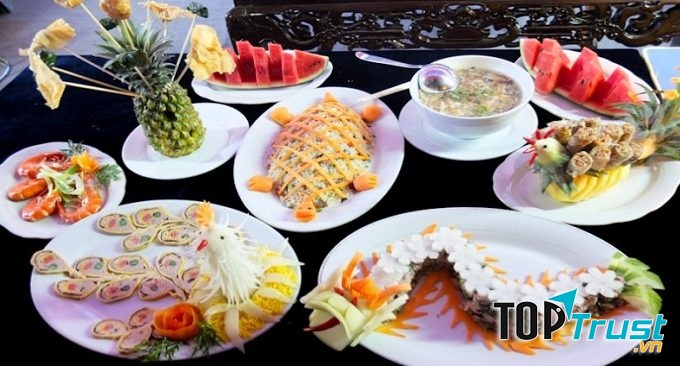 Tịnh Gia Viên với món ăn đậm chất Huế