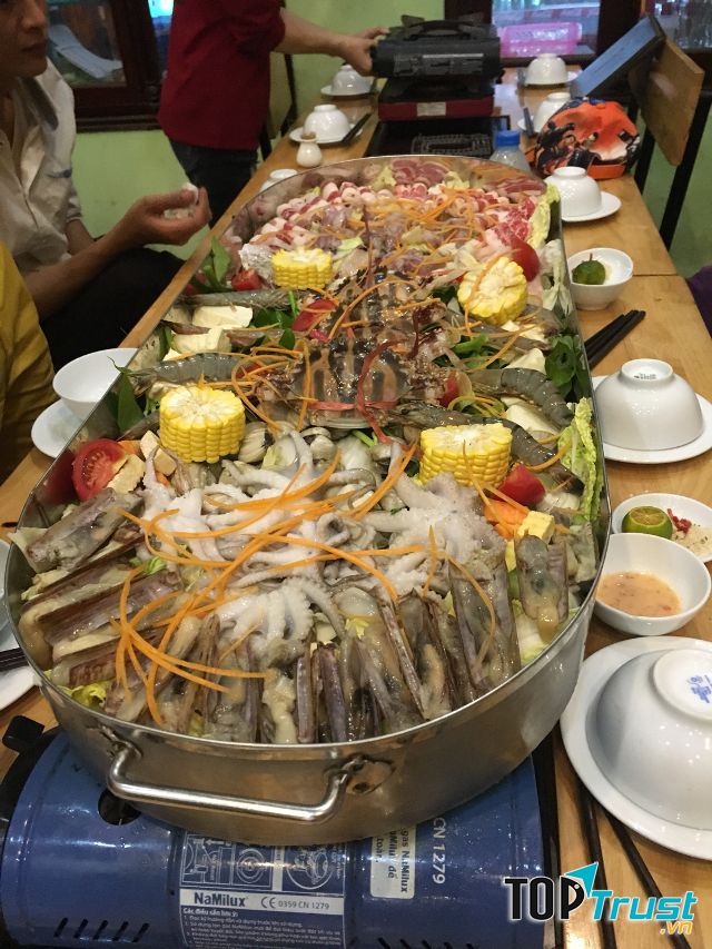   Lẩu ngon, giá mềm, ăn vào vị đậm đà hoà quyện