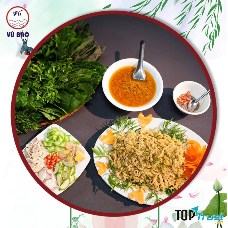 Gỏi nhệch được ăn với nhiều gia vị và rau thơm đi kèm giúp tăng hương vị món ăn