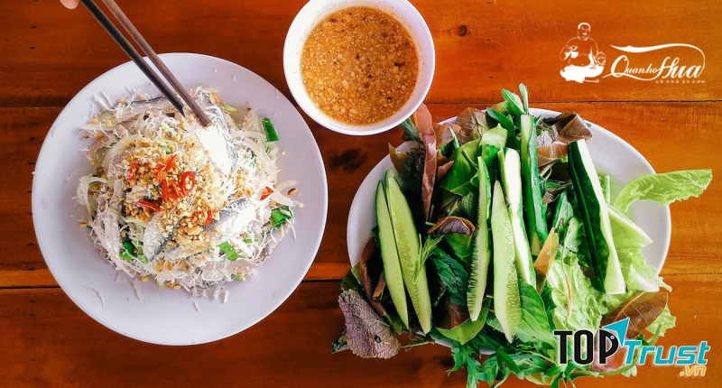 Gỏi cá trích tại nhà hàng được thực khách ghi lại
