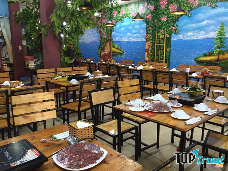 Nhà Hàng Vương Quốc Gà