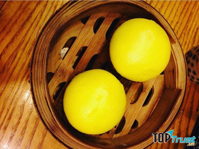 Chiếc bánh vàng ươm đặc trưng