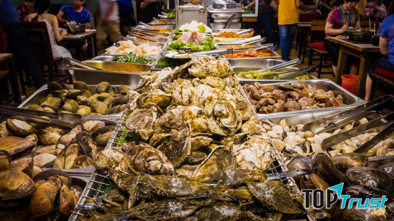 Nhà hàng của Zallo buffet hiện đang phục vụ hơn 100 món từ hải sản cho đến những món ăn châu Âu