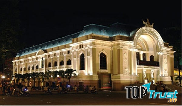 Nhà hát về đêm