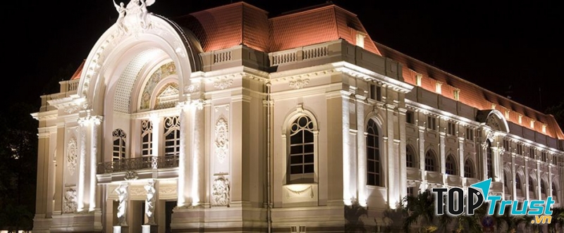 Kiến trúc cổ kính của nhà hát thành phố Hồ Chí Minh