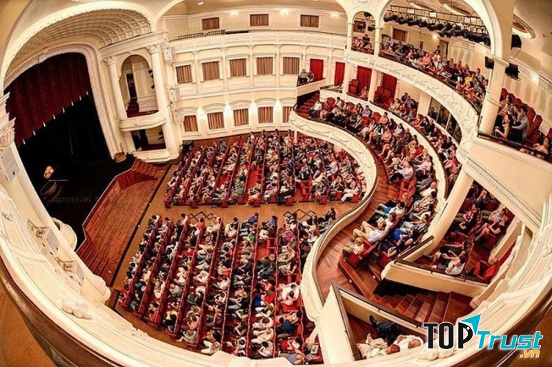 Không gian bên trong nhà hát thành phố Hồ Chí Minh