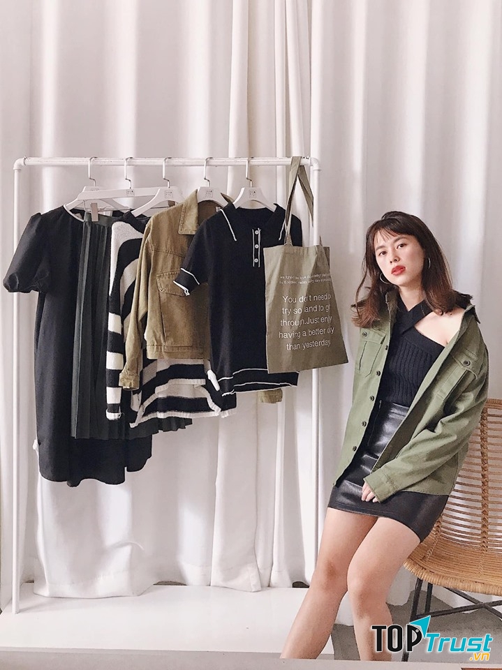 Nhà Kho Liti tự hào với tốc độ cập nhật xu hướng của mình cũng như khả năng bao quát mọi nhu cầu trang phục của bạn với một mức giá cực kì phải chăng