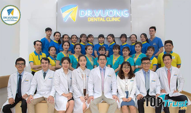 Cán bộ và nhân viên tại Nha khoa Dr.Vương