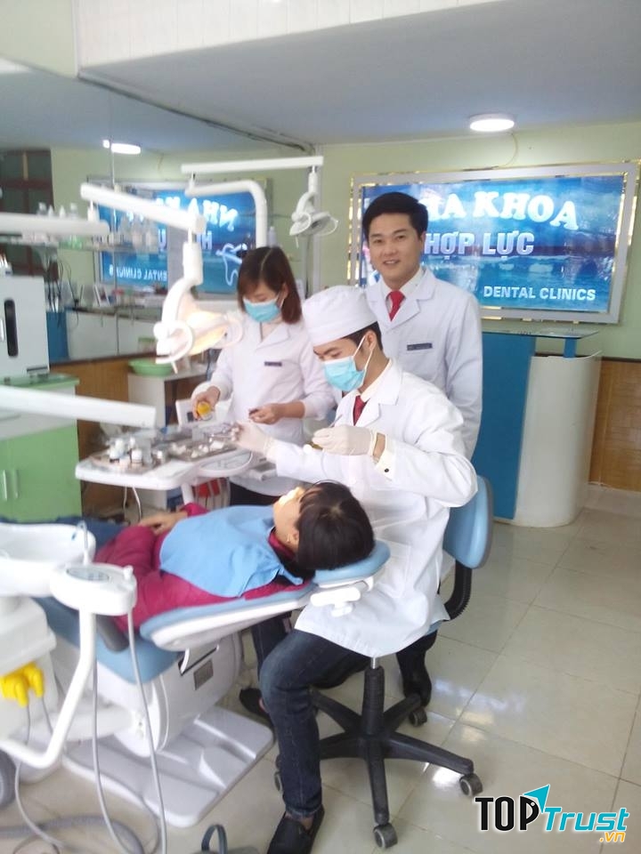 Nha Khoa Hợp Lực‎