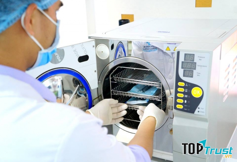 Các dụng cụ nha khoa đều được vô trùng, quy trình thực hiện an toàn.