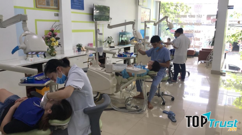 Không khí nhộn nhịp tại Nha khoa Hùng Vương