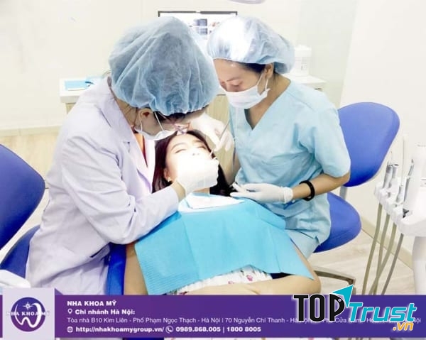 Khách hàng hàn răng tại nha khoa Mỹ