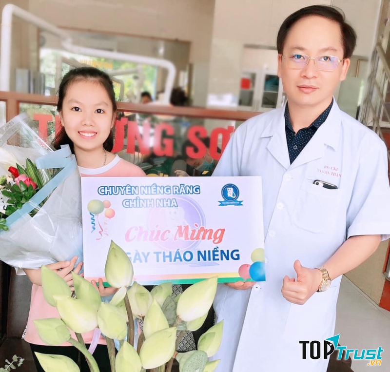 Khách hàng của nha khoa Trường Sơn sau khi được tháo niềng