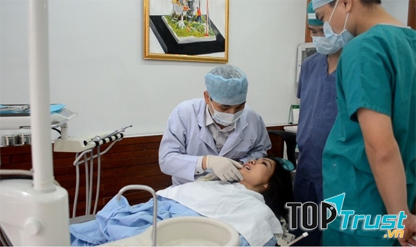 Khám và tư vấn niềng răng tại nha khoa Úc Châu