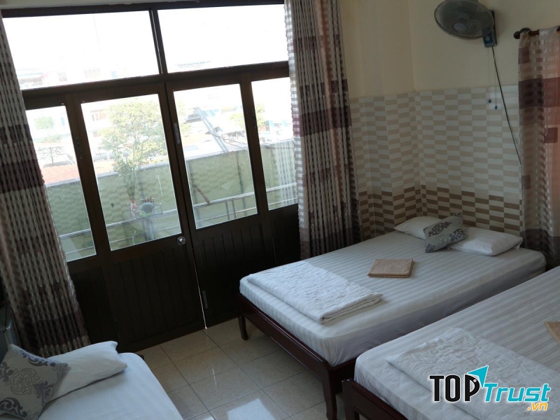 Nhà nghỉ Phương Tính