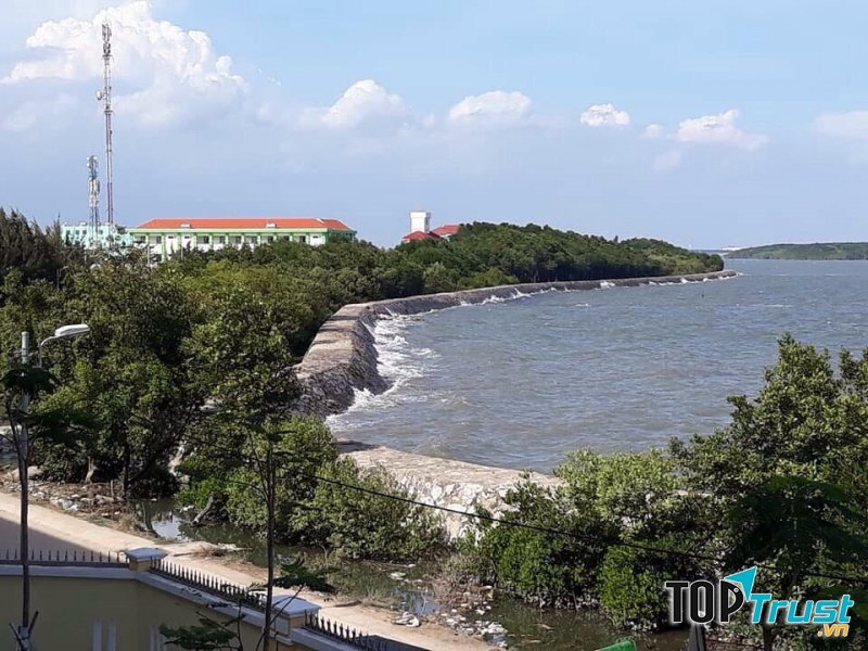 Ngắm view biển từ nhà nghỉ Quốc Thái.