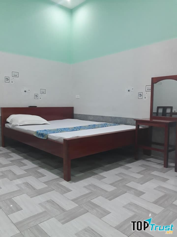 Nhà nghỉ Tân Hồng