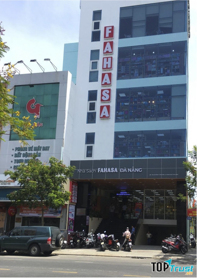 Nhà sách Fahasa trên đường Lê Duẩn.
