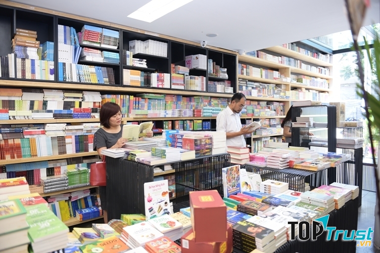 Nhà sách Hà Thành