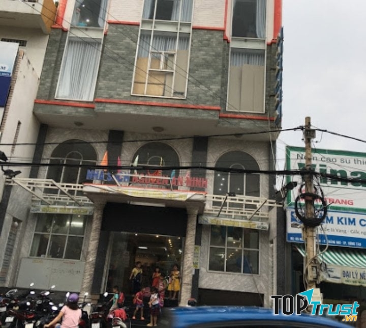Nhà sách Nguyễn An Ninh