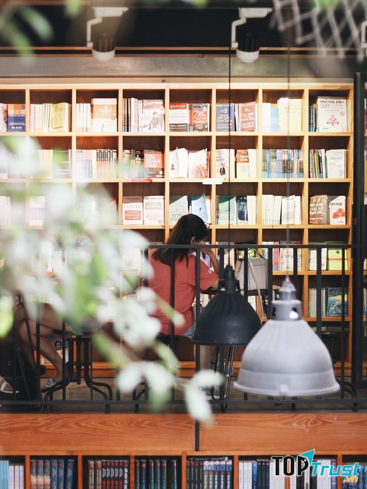 'Cô gái văn chương' Nhã Nam, nhỏ nhắn, bình dị.