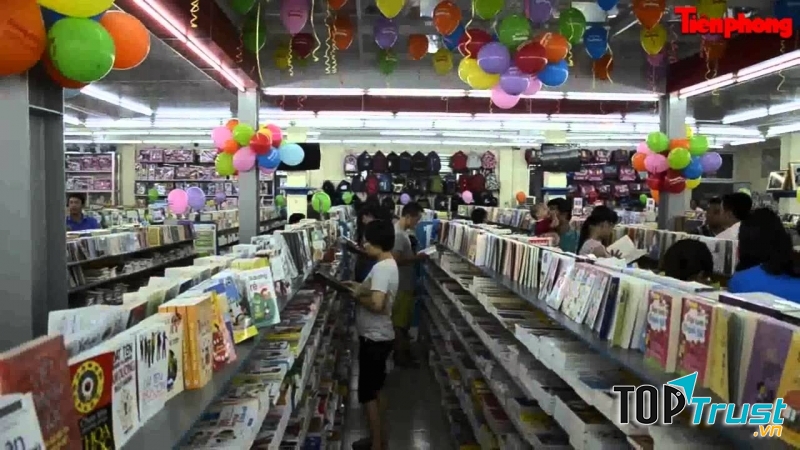 Nhà sách Tiền Phong