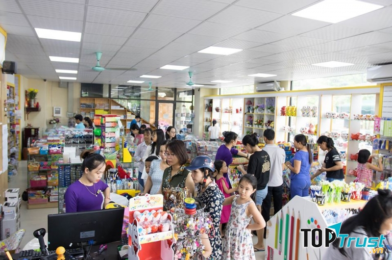 Nhà sách Tiền Phong