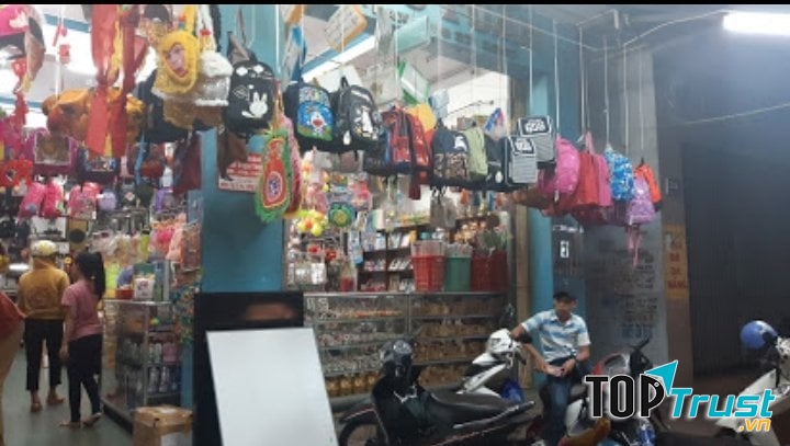 Nhà Sách Trần Quốc Tuấn